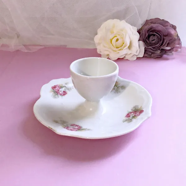 Coquetier porcelaine à décor de bouquets floraux style Shabby chic Romantisme