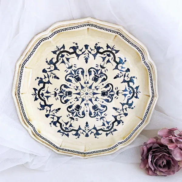 Assiette décorative de Salins France  décor Heugue   25,5 cm