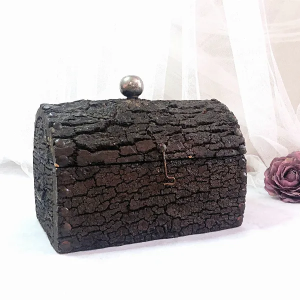Grosse boîte artisanale en liège forme de malle imitation tronc d'arbre