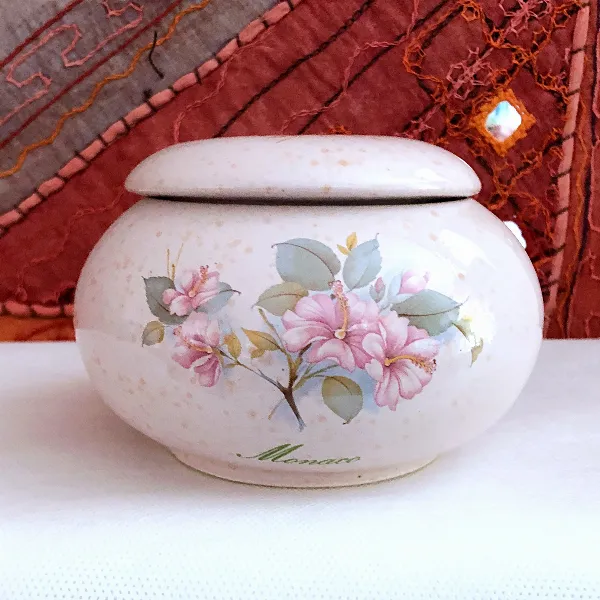 Grosse boîte ronde faïence rose mouchetée décor floral MONACO style shabby chic