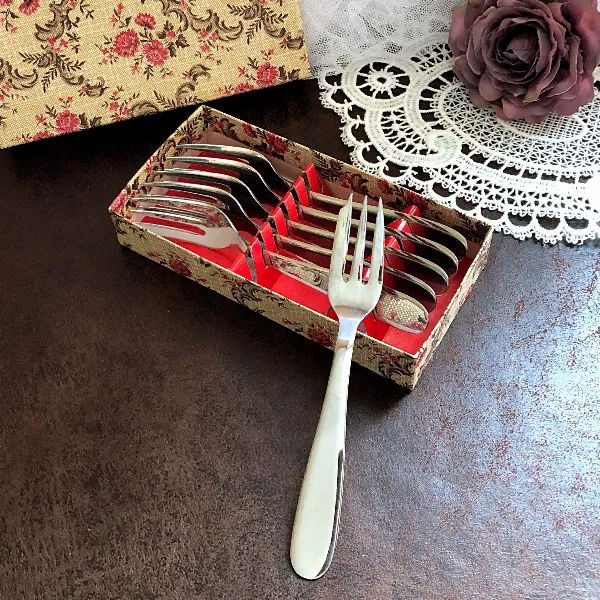 Coffret de 6 fourchettes à dessert ou gâteaux  vintage