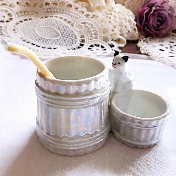 Moutardier et Salerons en Porcelaine de France irisée vintage à décor de chat