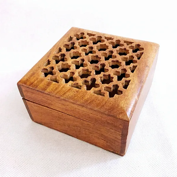 Écrin vintage Indien : Boîte carrée ajourée en palissandre artisanale