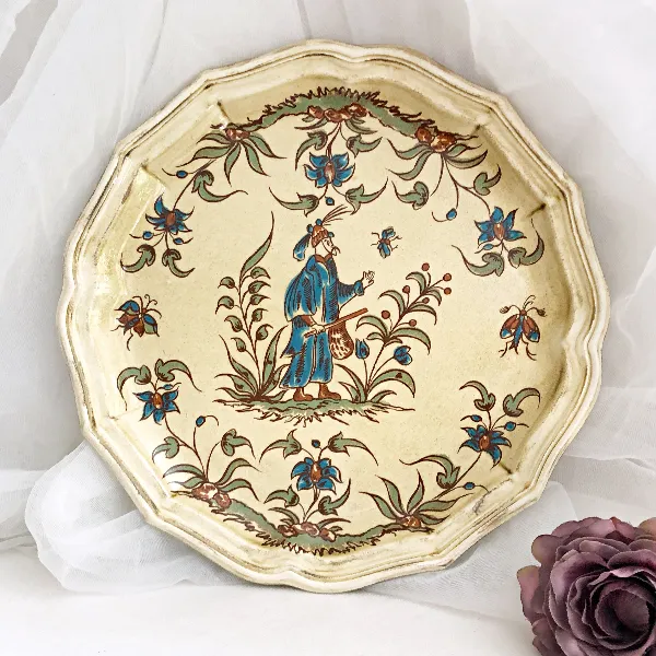 Assiette décorative faïence de Salins France décor Moustiers 25,5 cm