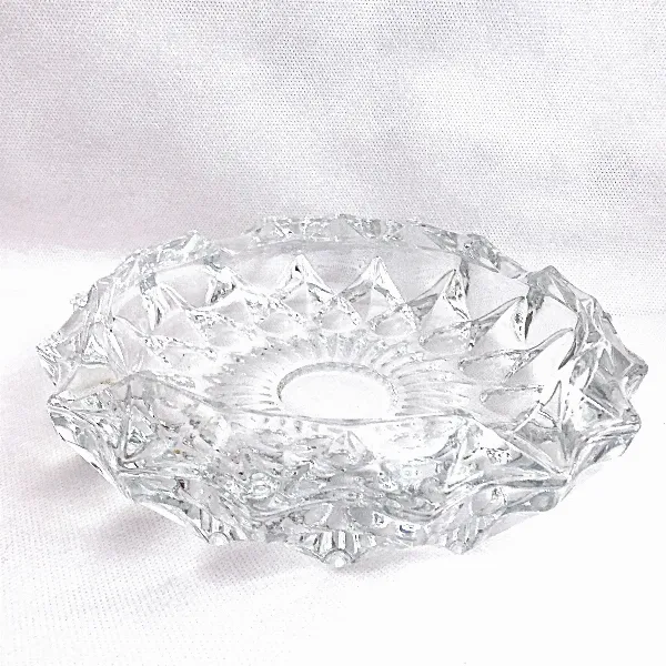 Gros cendrier vintage XXe verre taillé pointes de diamant France 20,5 cm
