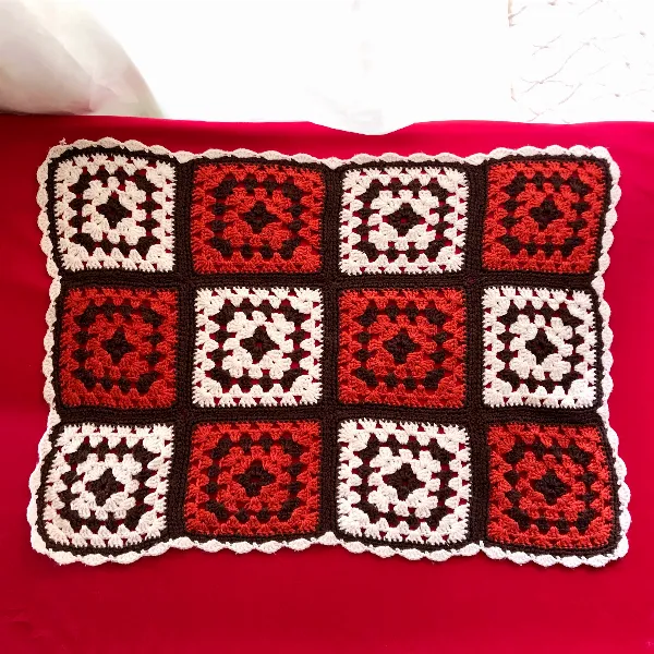 Napperon au crochet fait main 64X45 cm 