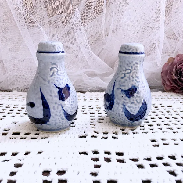 Ensemble salière poivrière en grès bleu gris style d'Alsace vintage avec boîte d'origine