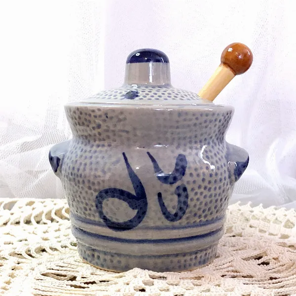 Moutardier en grès bleu-gris avec cuillère en bois style Alsace vintage 70'