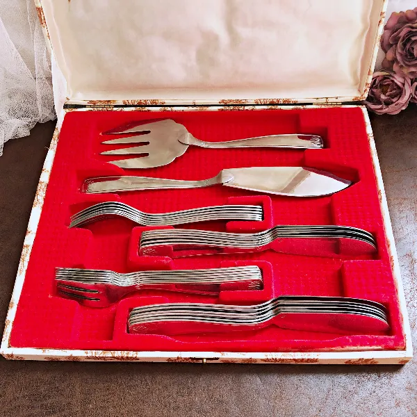 Ménagère coffret couverts à poisson 26 pièces vintage an 50