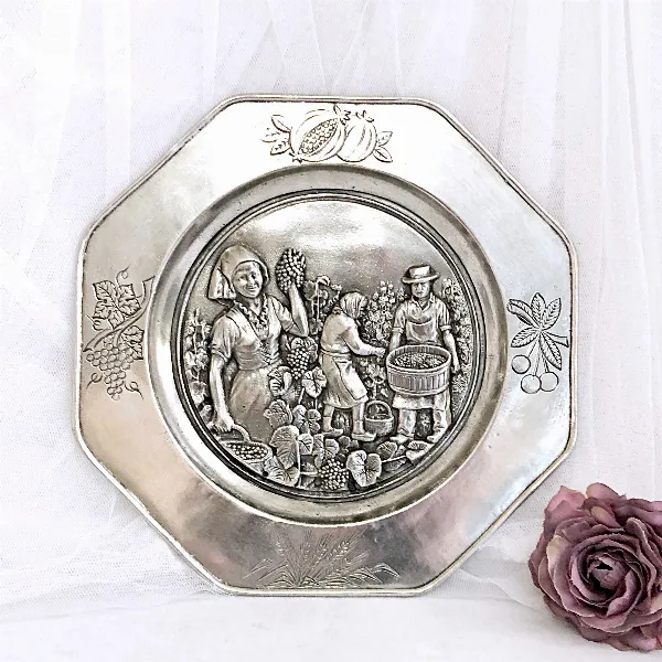 Assiette Murale Décorative en Étain : Récolte du Raisin