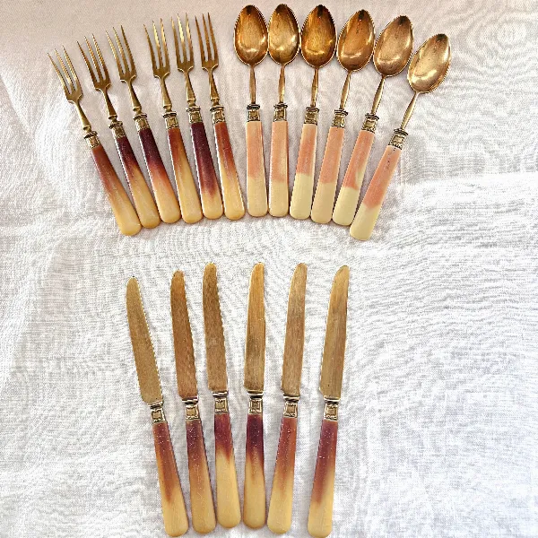 Ensemble 18 Couverts Dessert Vintage Style Art Déco – Laiton Manche Bakélite