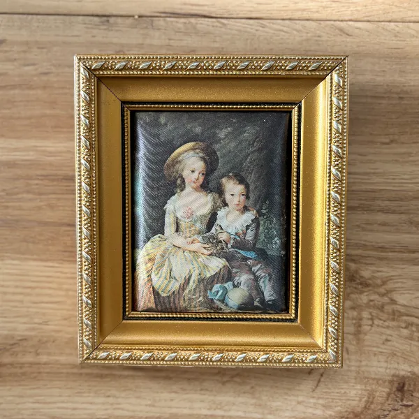 Petit cadre doré au charme d’antan – Portrait sur soie
