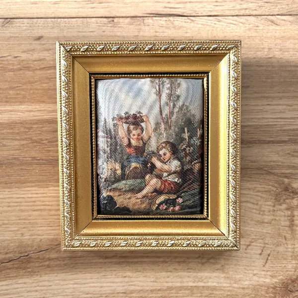 Petit cadre vintage Il Grifo Milano – Impression sur soie, chérubins aux champs