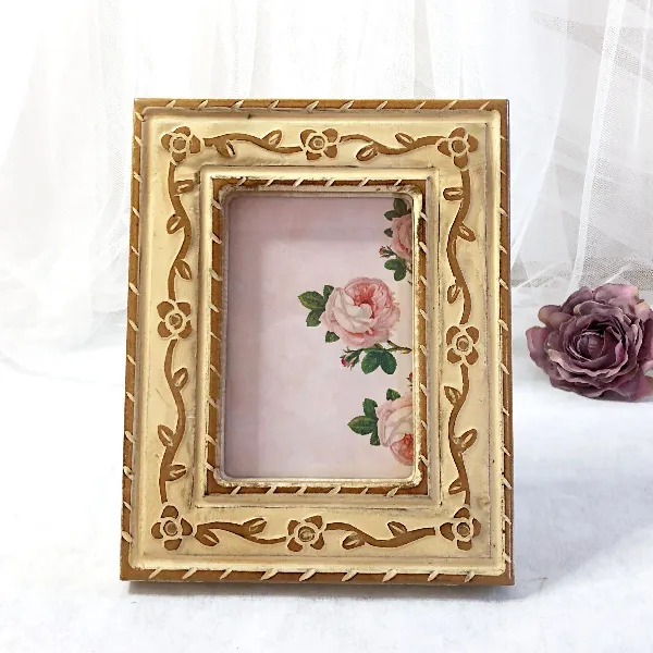 Cadre Photo Vintage Verni • Décor Floral en Relief • Style Shabby Chic Art Déco