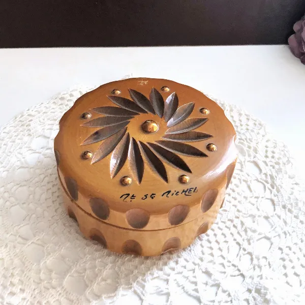 Boîte bonbonnière à bijoux en bois sculpté  Fait Main France vintage