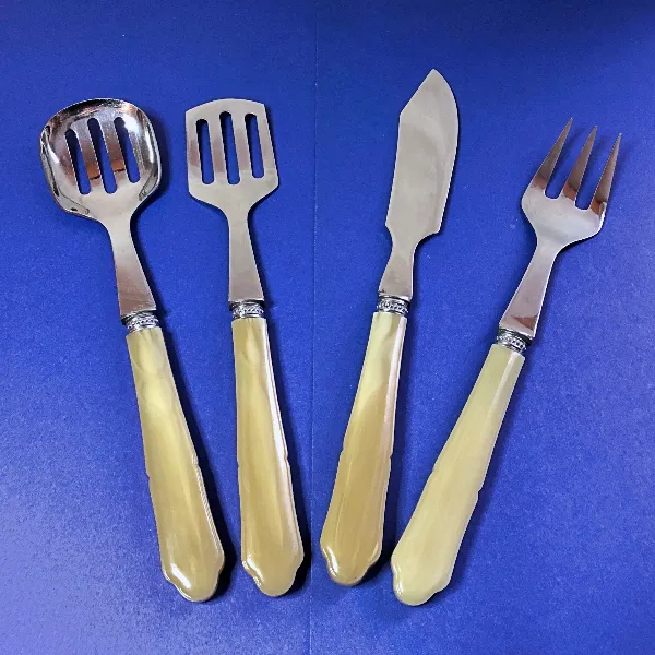 Ensemble 4 couverts de service pour hors-d’œuvre ou mignardises